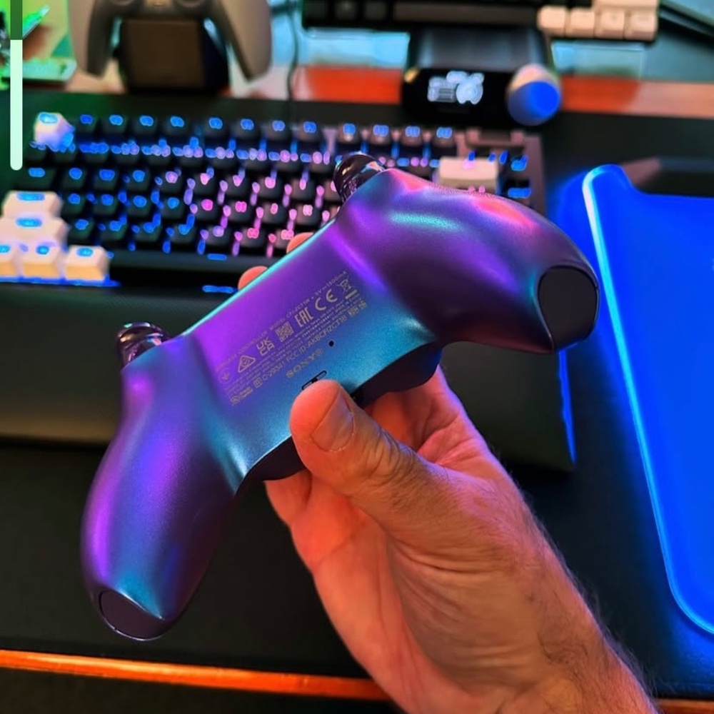 PS5 controllers - Picture 3 of 6